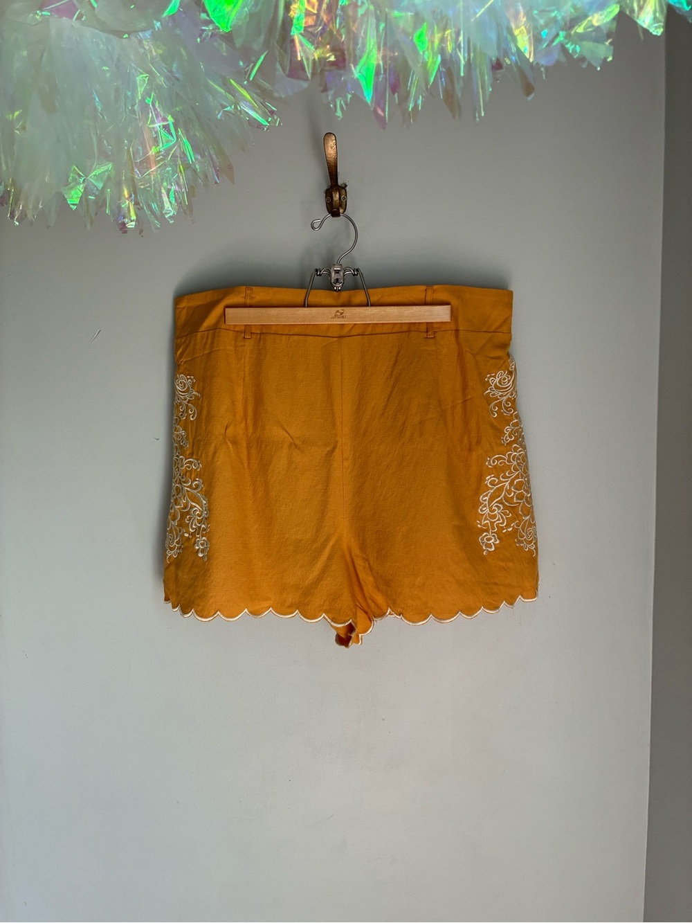 L’ATISTE Mustard Boho Scalloped Embroidered Shorts Size 2X